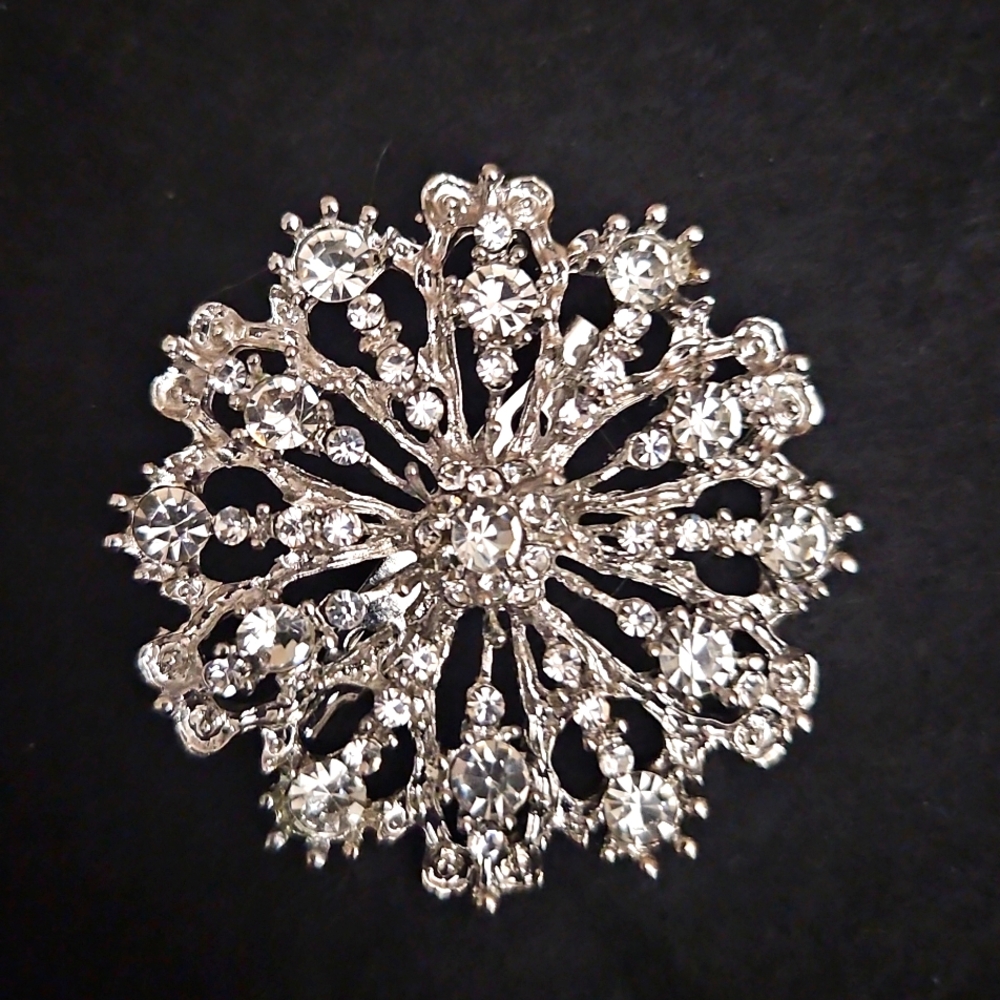 Lady Rhinestone Pin
